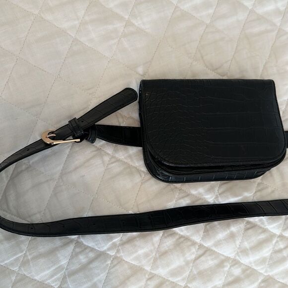 NWOT Women's Mini Waist Belt Bag/Fanny Pack in Black Crocodile Pattern - Picture 9 of 12